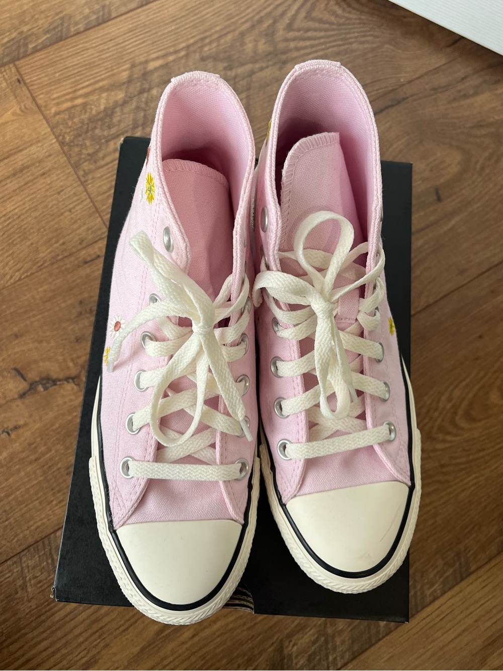 Converse Chuck Taylor All Star Embroidered Florals - Women’s size 7 - Picture 5 of 11